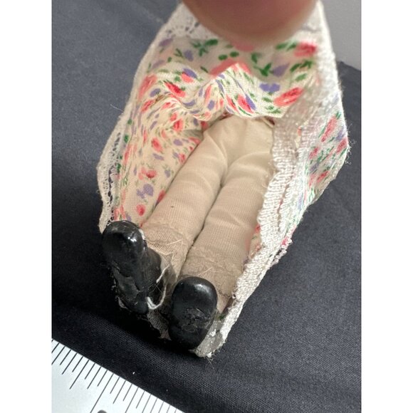 Antique Porcelain Lady Doll With Floral Dress & Pink Bonnet - 7.5 Inches Tall Vi - Picture 2 of 10